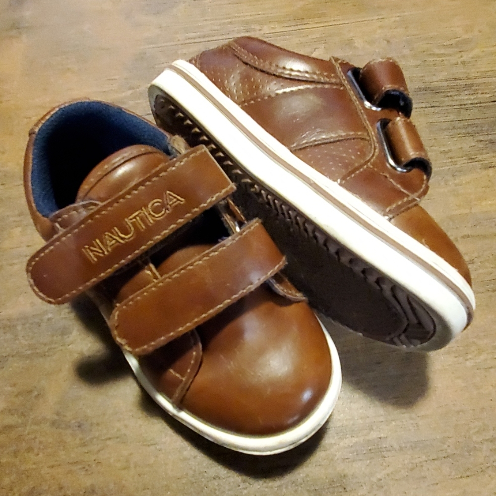 Nautica leather velcro shoes
